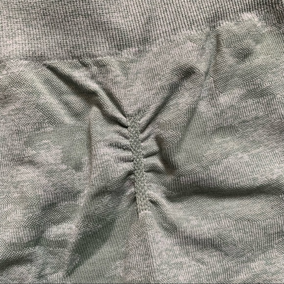 Gymshark ‘Adapt’ Camo Legging (S) - light green - Picture 3 of 6